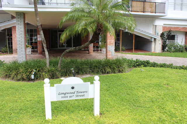 Longwood Towers  photo 2